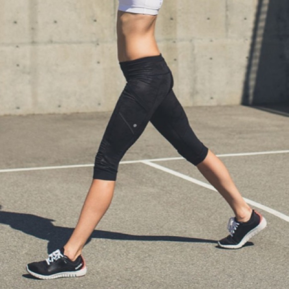 Sz 4 lululemon Run Crop Savasana Camo